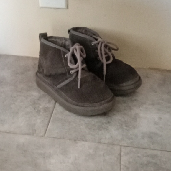 Other - UGG boots size 13 de niño